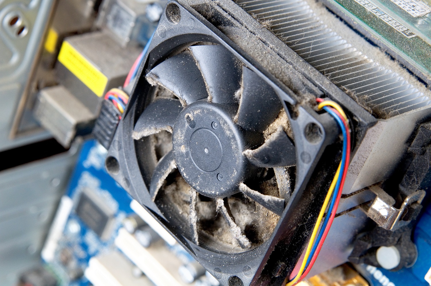how to clean a macbook pro fan from dust