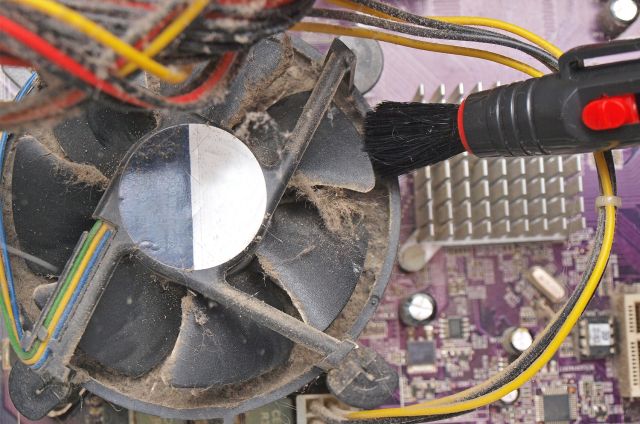 https://www.crucial.com/content/dam/crucial/articles/for-pc-builders/how-to-disassemble-and-rebuild-a-desktop-computer/rebuild-desktop-computer-dusty-fan.jpg.transform/small-jpg/img.jpg
