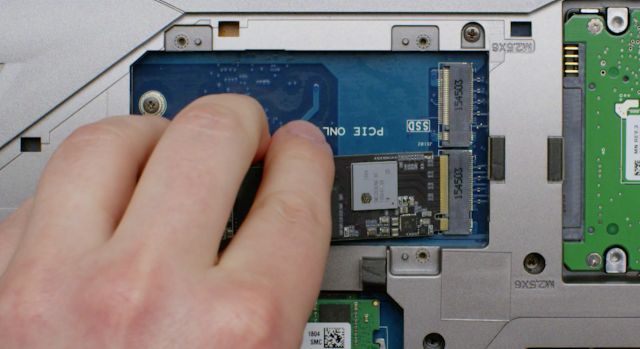 PS5: Cómo instalar una memoria SSD M.2 compatible eg