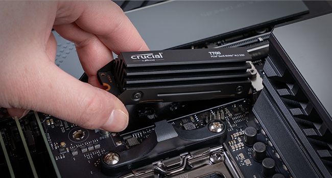 Crucial T700 SSD installation image